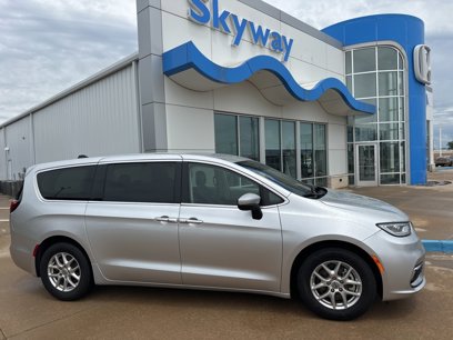 Used 2023 Chrysler Pacifica Touring-L