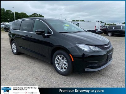 New 2025 Chrysler Voyager LX