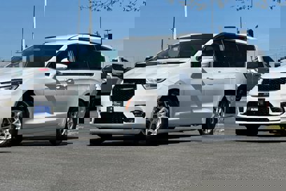 Used 2021 Chrysler Pacifica Touring-L w/ Premium & Safety Sphere Group