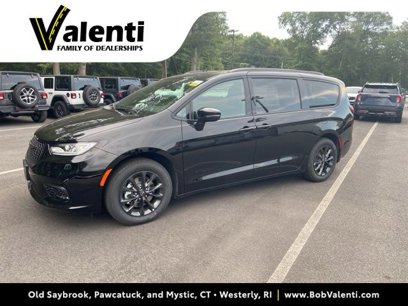 New 2025 Chrysler Pacifica Select