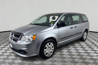 Used 2016 Dodge Grand Caravan American Value Package w/ UConnect Hands-Free Group