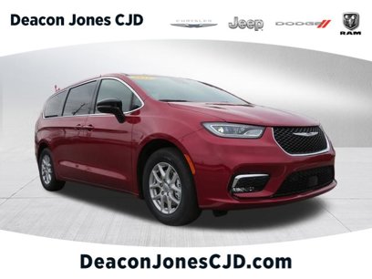 New 2025 Chrysler Pacifica Select