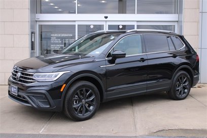 Certified 2024 Volkswagen Tiguan SE w/ Panoramic Sunroof Package