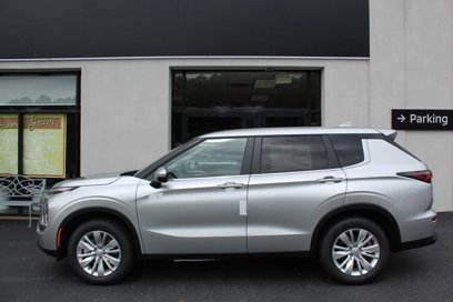 New 2025 Mitsubishi Outlander ES