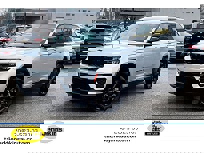 Used 2024 Jeep Grand Cherokee Altitude