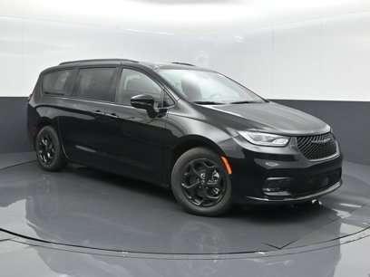 New 2025 Chrysler Pacifica Premium