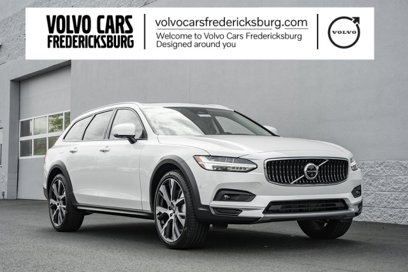 New 2025 Volvo V90 B6 Cross Country Ultra