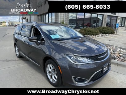Used 2019 Chrysler Pacifica Touring-L w/ Tire & Wheel Group