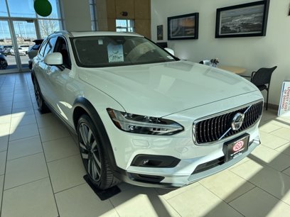 New 2025 Volvo V90 B6 Cross Country Ultra w/ Protection Package Premier