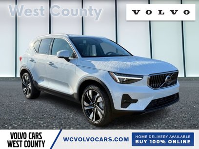 New 2025 Volvo XC40 B5 Plus w/ Climate Package