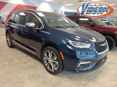 New 2025 Chrysler Pacifica Pinnacle