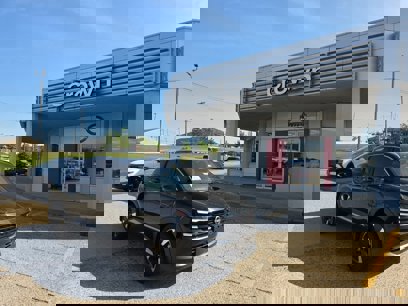 New 2025 Nissan Kicks SR