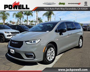 New 2025 Chrysler Pacifica Select