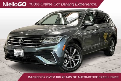 Used 2022 Volkswagen Tiguan SE w/ Panoramic Sunroof Package