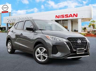 New 2025 Nissan Kicks Play S