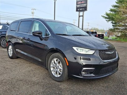 Used 2023 Chrysler Pacifica Touring-L