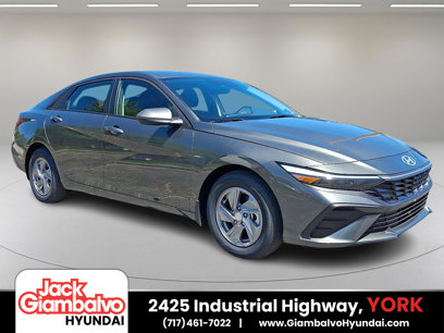 New 2025 Hyundai Elantra SE