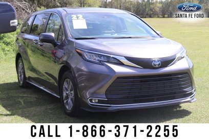 Used 2022 Toyota Sienna XLE