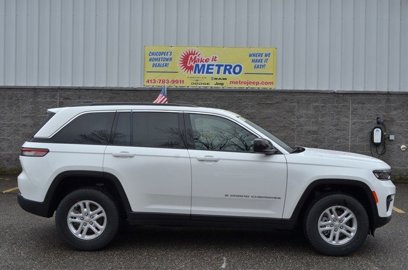 New 2025 Jeep Grand Cherokee Laredo