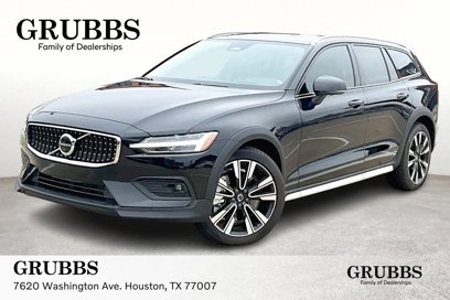 New 2025 Volvo V60 B5 Cross Country Ultra w/ Protection Package Premier