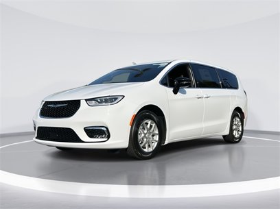 New 2025 Chrysler Pacifica Select