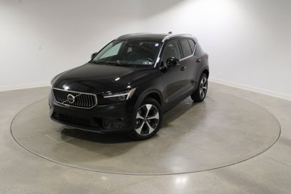 Used 2025 Volvo XC40 B5 Plus w/ Climate Package