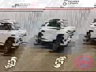 New 2025 Chevrolet Traverse LT w/ Driver Confidence Package
