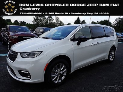 New 2025 Chrysler Pacifica Select