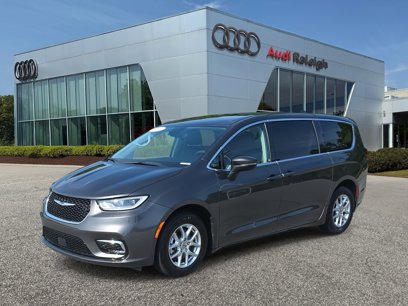 Used 2023 Chrysler Pacifica Touring-L