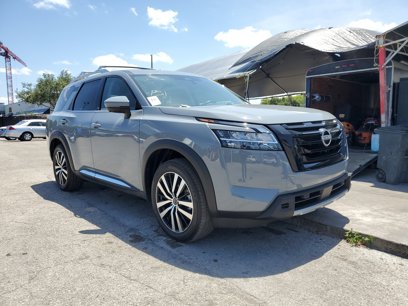 Used 2023 Nissan Pathfinder Platinum w/ Black Appearance Package