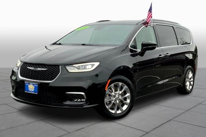 Used 2021 Chrysler Pacifica Touring-L w/ Uconnect Theater Family Group