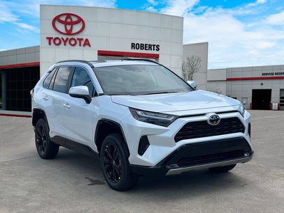 New 2025 Toyota RAV4 SE w/ Convenience Package