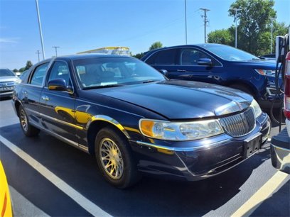Used 2001 Lincoln Town Car Signature