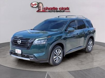 New 2025 Nissan Pathfinder SL w/ Black Appearance Package