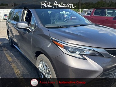 Used 2022 Toyota Sienna Platinum