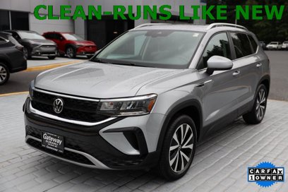 Used 2023 Volkswagen Taos SE w/ Panoramic Sunroof Package