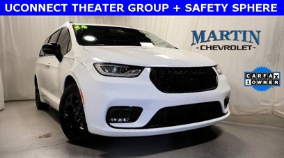Used 2024 Chrysler Pacifica Premium