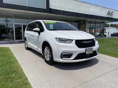 Used 2023 Chrysler Pacifica Touring-L