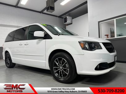 Used 2016 Dodge Grand Caravan SXT w/ UConnect Hands-Free Group