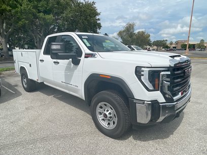 New 2024 GMC Sierra 3500 Pro w/ Convenience Package