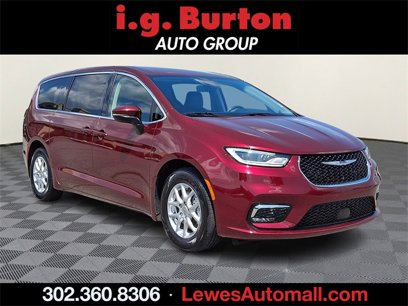 Used 2023 Chrysler Pacifica Touring-L