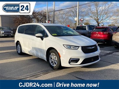 Used 2023 Chrysler Pacifica Touring-L