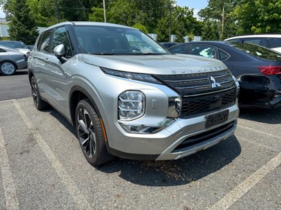 Used 2023 Mitsubishi Outlander SE