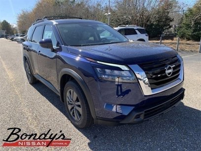 New 2025 Nissan Pathfinder SV w/ SV Premium Package