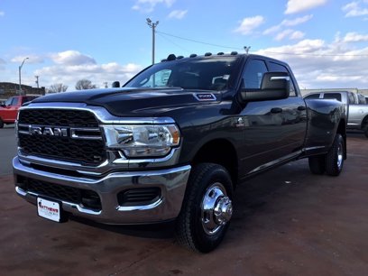New 2024 RAM 3500 Tradesman w/ Chrome Appearance Group