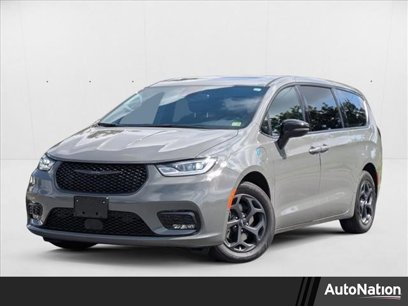 Used 2023 Chrysler Pacifica Limited w/ S Appearance Package