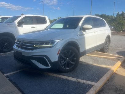 Used 2022 Volkswagen Tiguan SE w/ Panoramic Sunroof Package