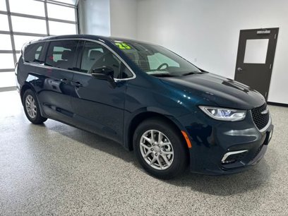 New 2025 Chrysler Pacifica Select
