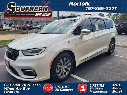 Used 2024 Chrysler Pacifica Pinnacle