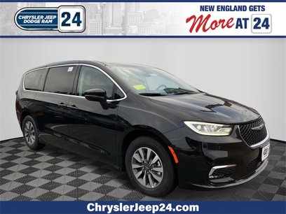 New 2023 Chrysler Pacifica Touring-L w/ Uconnect Theater Family Group
